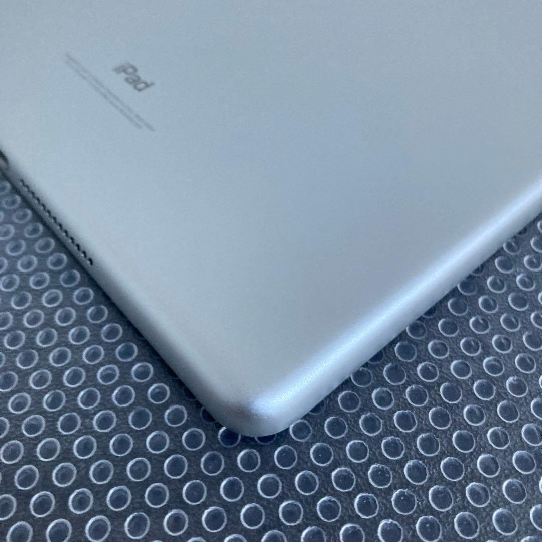 4098 美品☆電池ほぼ新品☆iPad6 第6世代 32GB SIMフリー☆