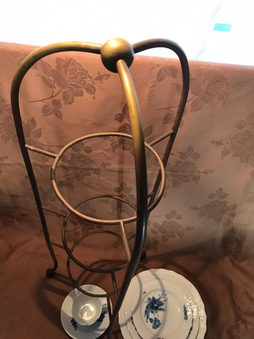 アフタヌーンティー用の３段トレイ・ケーキスタンド　大きいサイズ立食パーティーにも