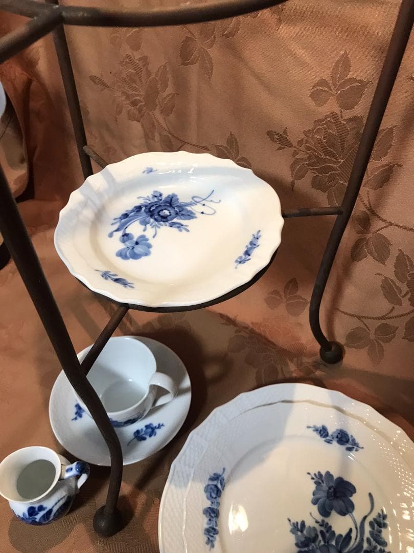 アフタヌーンティー用の３段トレイ・ケーキスタンド　大きいサイズ立食パーティーにも