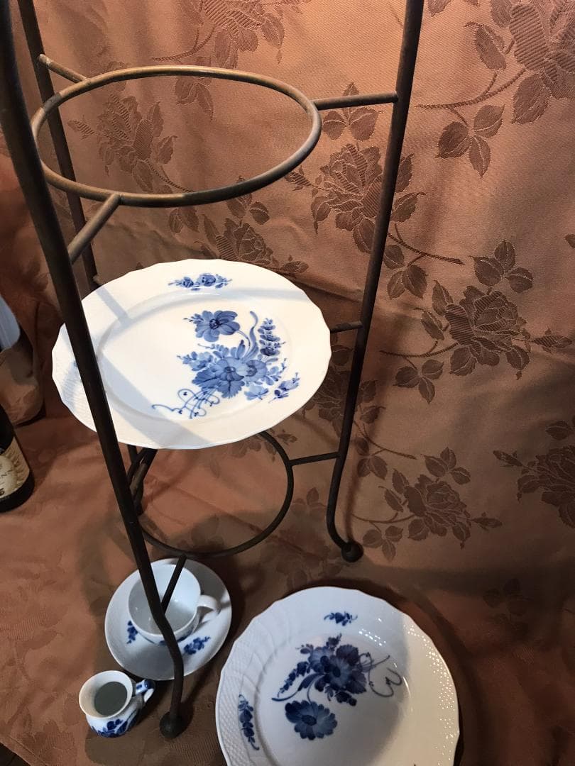 アフタヌーンティー用の３段トレイ・ケーキスタンド　大きいサイズ立食パーティーにも