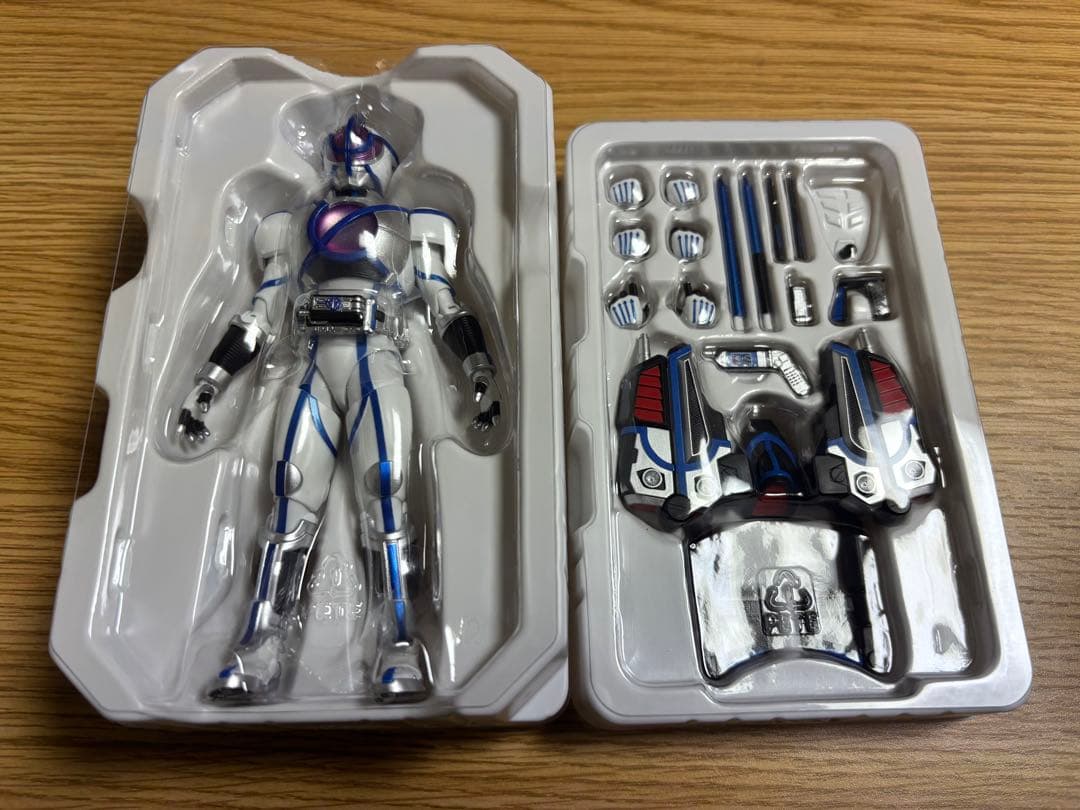 【本体良個体】フィギュアーツ真骨彫製法　仮面ライダーサイガ　輸送箱伝票無