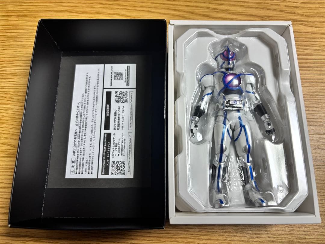 【本体良個体】フィギュアーツ真骨彫製法　仮面ライダーサイガ　輸送箱伝票無