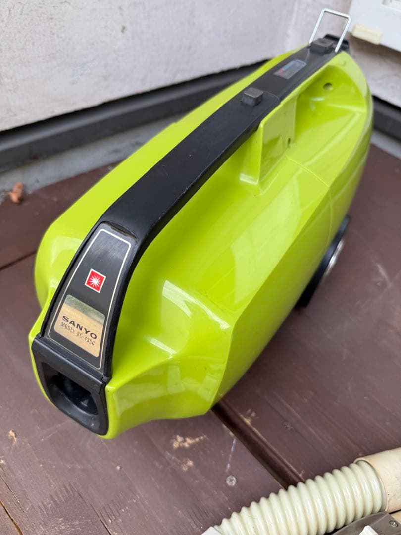 SANYO 掃除機 ライムグリーン　昭和レトロ　レトロ　緑　家電　昭和家電