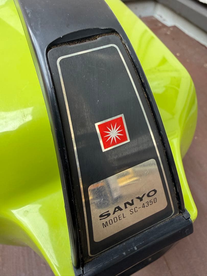 SANYO 掃除機 ライムグリーン　昭和レトロ　レトロ　緑　家電　昭和家電