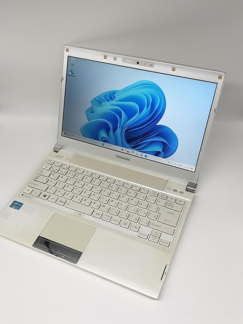 【東芝】爆速 Corei7/新品SSD128GB 13.3 ノートパソコン A5