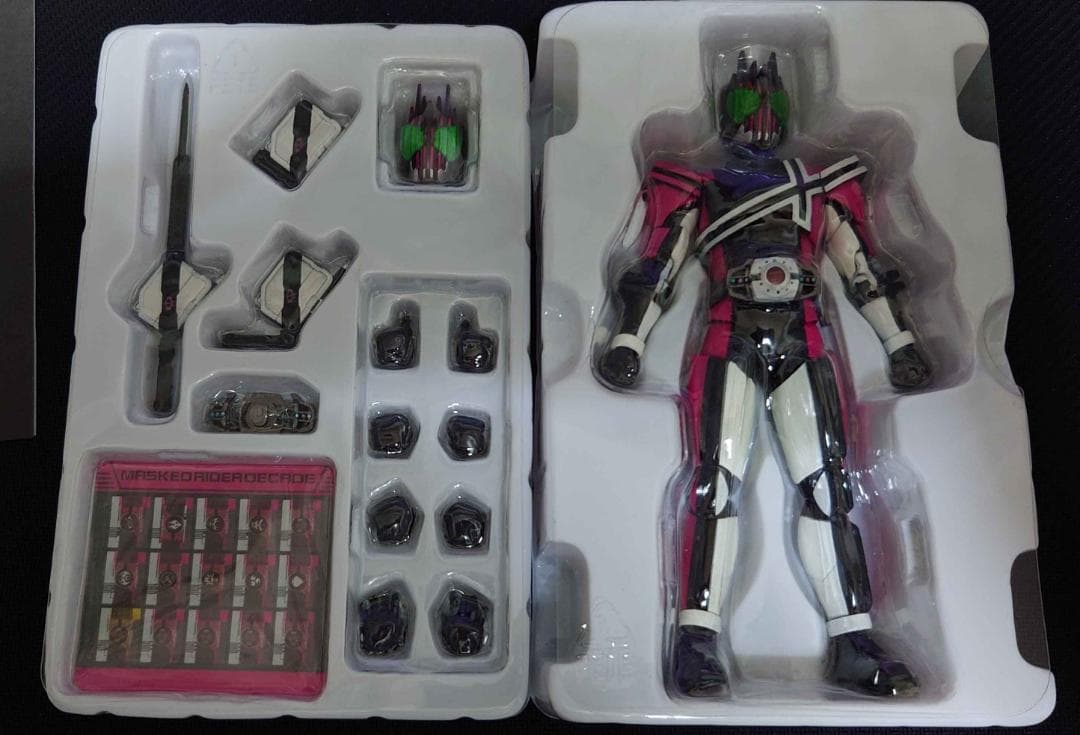 S.H.Figuarts（真骨彫製法） 仮面ライダーディケイド（初期版）