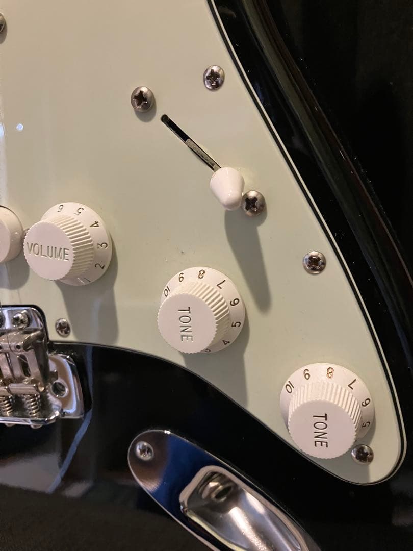 ストラトFenderピックアップ国産ボディとネック アトランシア