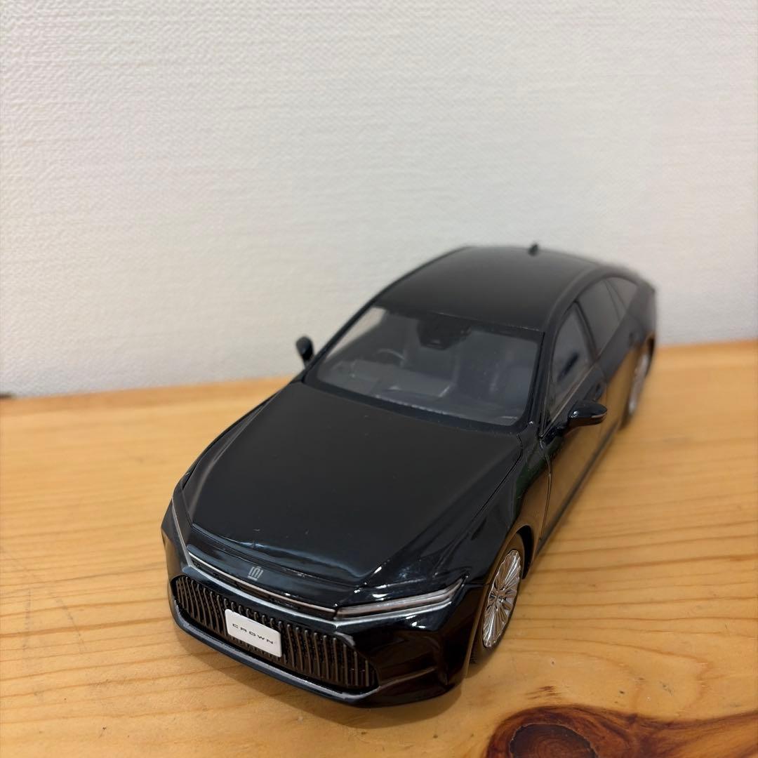 現行クラウンセダン　非売品ミニカー