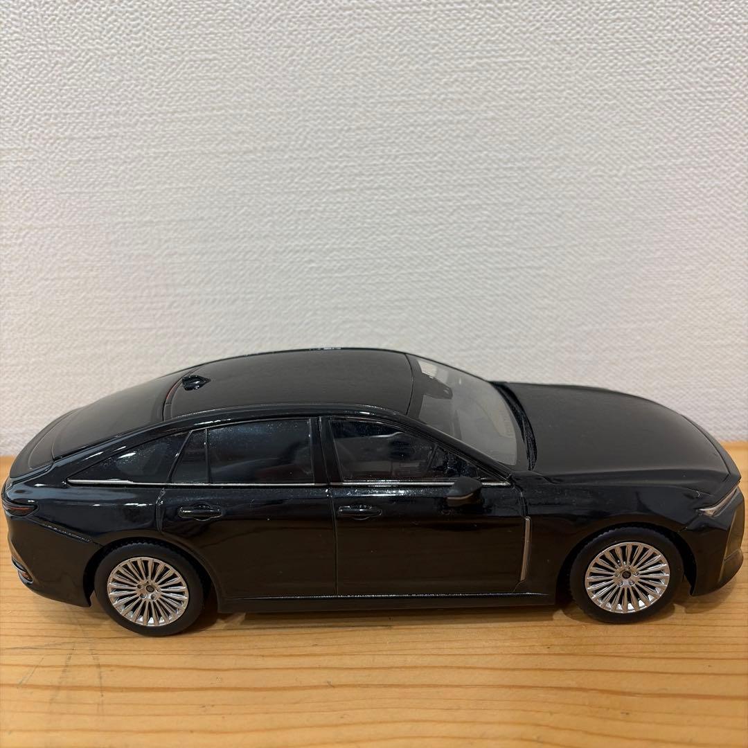 現行クラウンセダン　非売品ミニカー