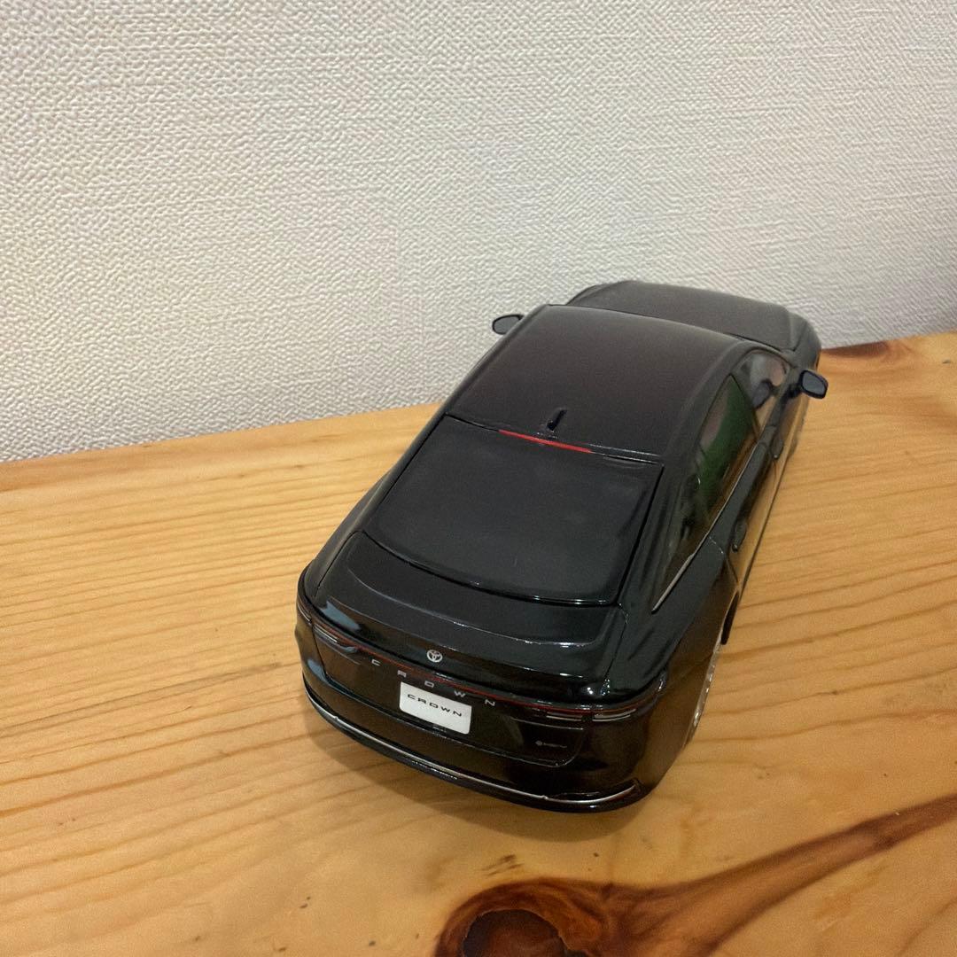 現行クラウンセダン　非売品ミニカー