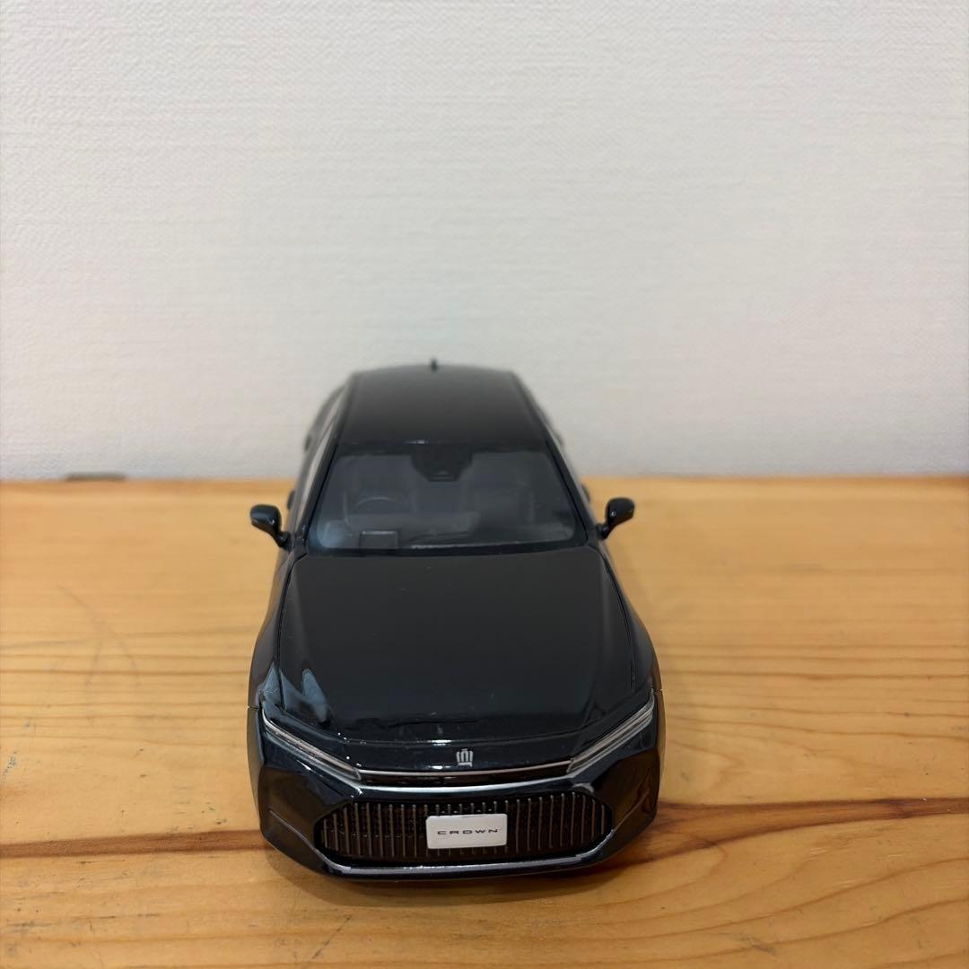 現行クラウンセダン　非売品ミニカー