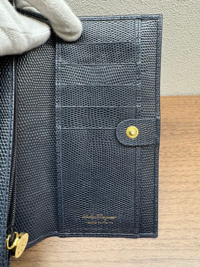 Salvatore Ferragamo メッシュ長財布