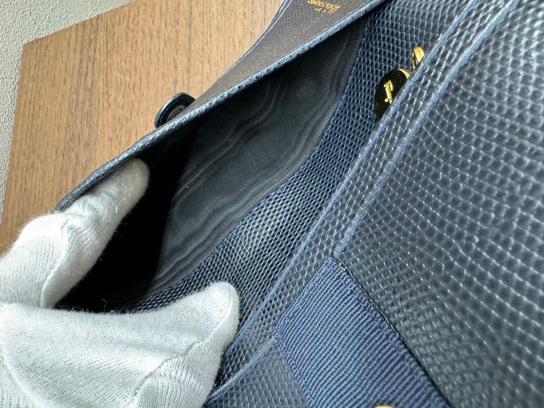 Salvatore Ferragamo メッシュ長財布