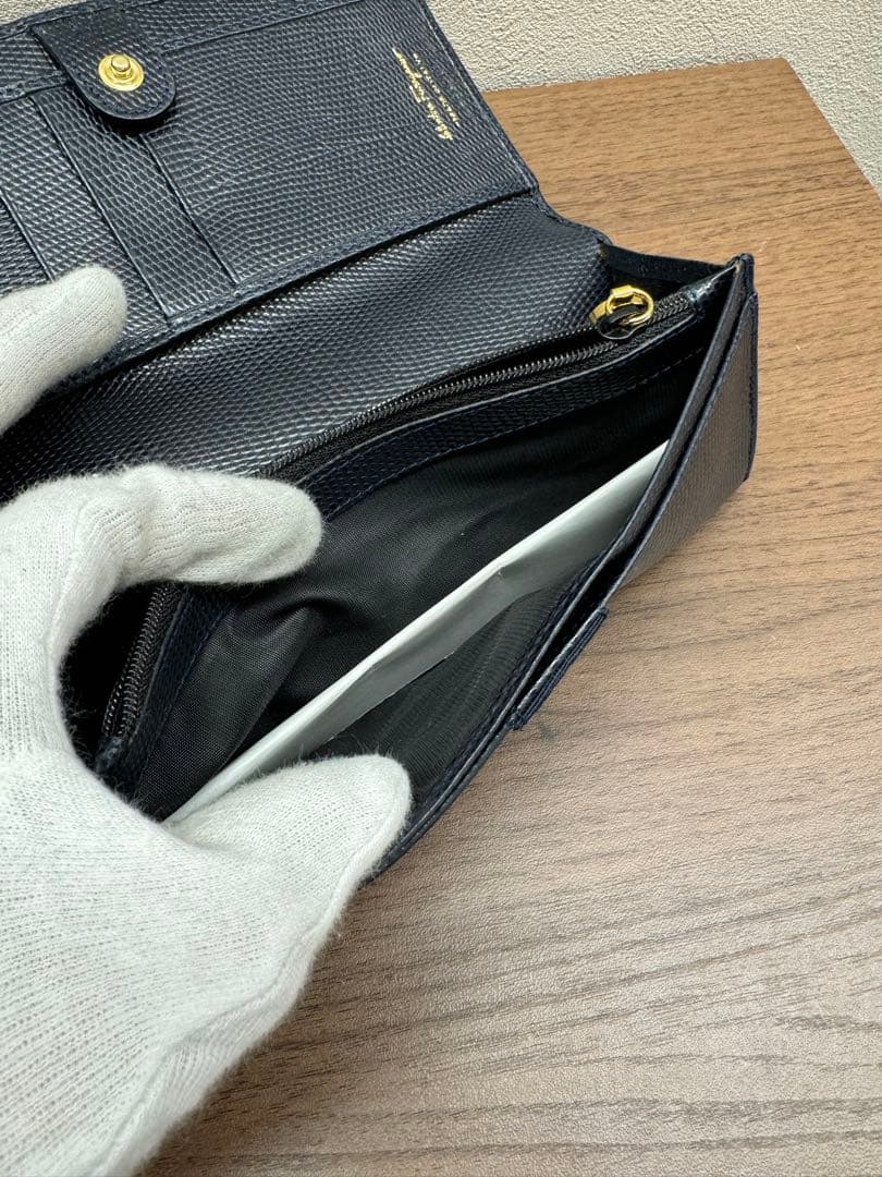 Salvatore Ferragamo メッシュ長財布