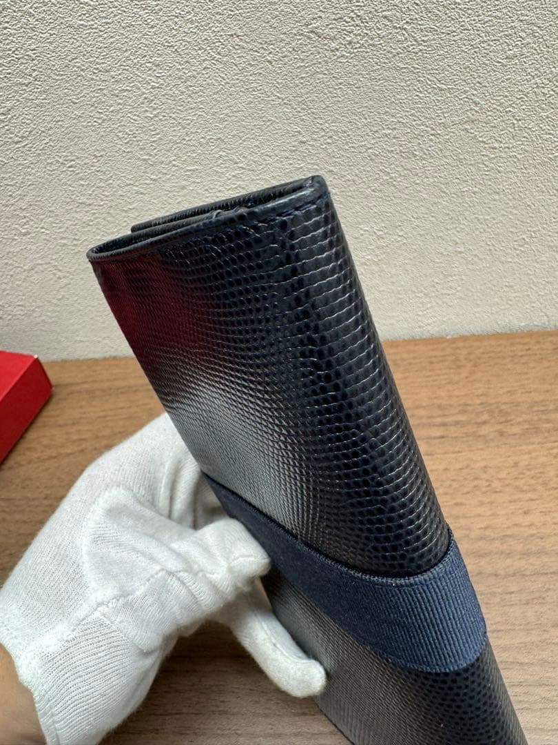 Salvatore Ferragamo メッシュ長財布