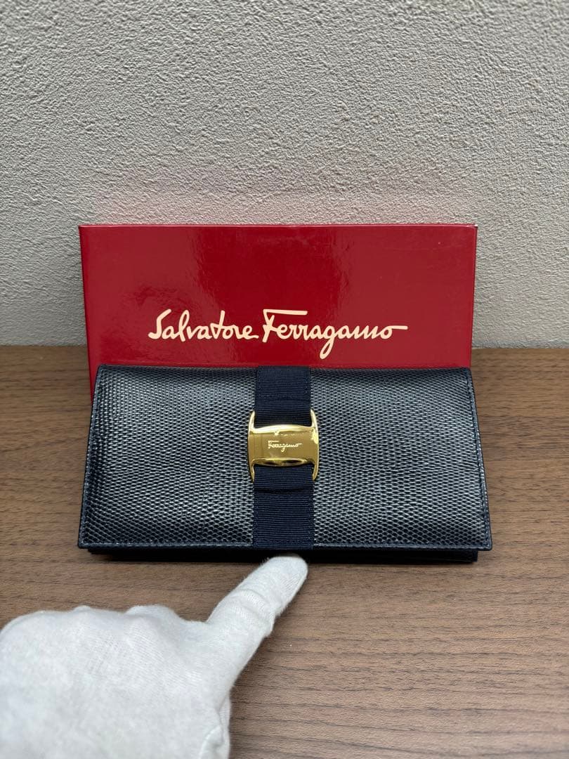 Salvatore Ferragamo メッシュ長財布