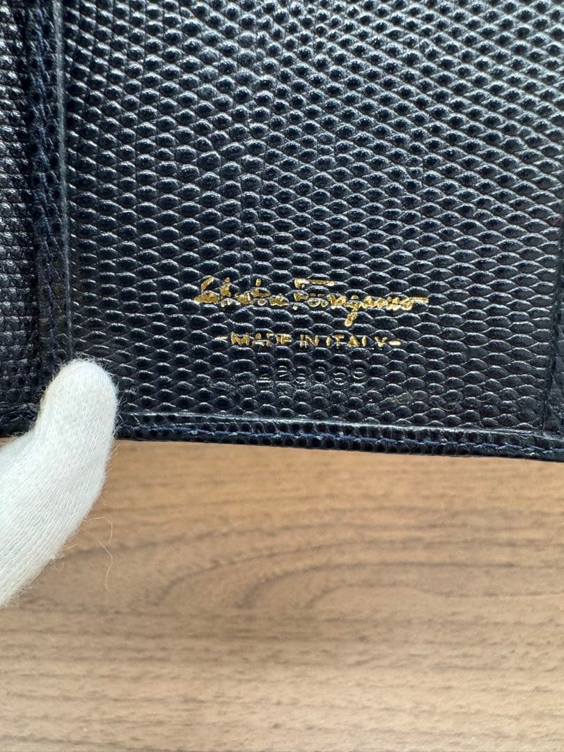Salvatore Ferragamo メッシュ長財布
