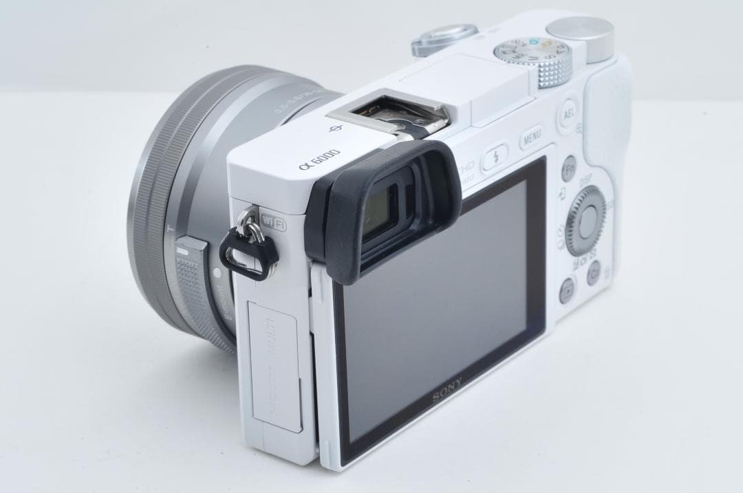 ソニー SONY ILCE-6000 16-50mm ≪シャッター5700回≫