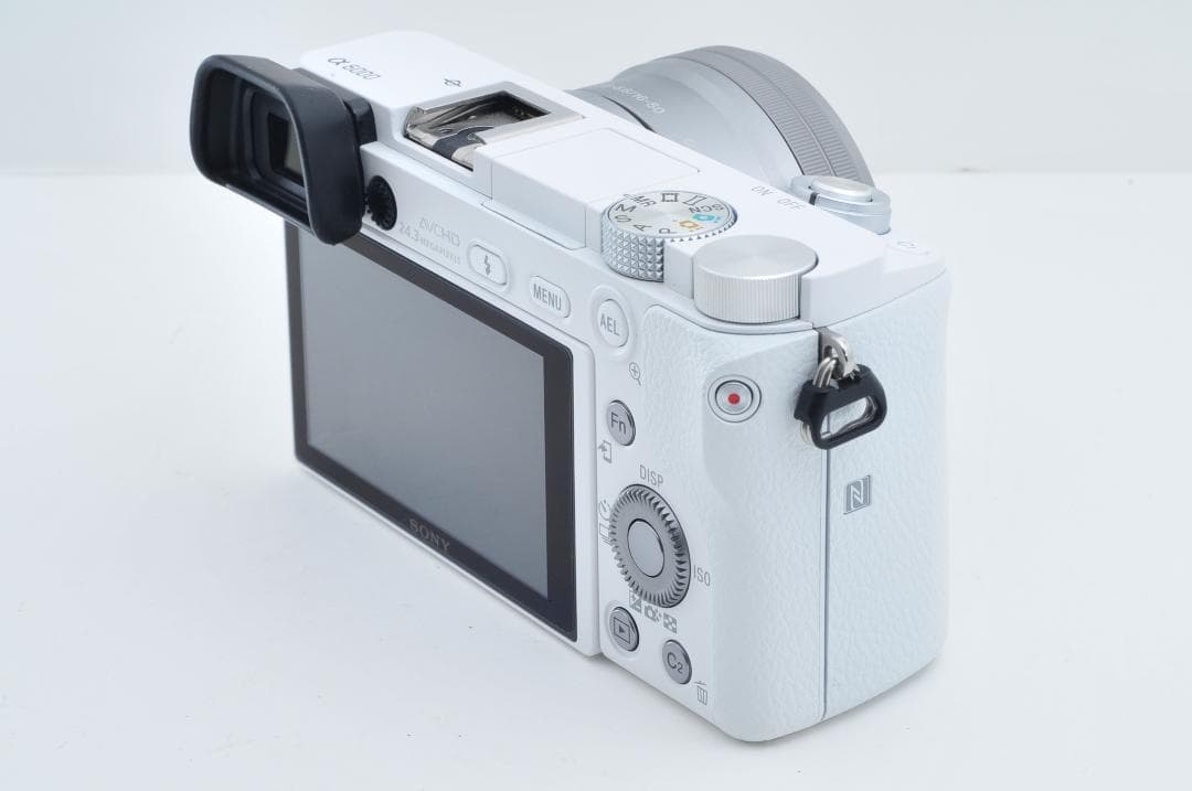 ソニー SONY ILCE-6000 16-50mm ≪シャッター5700回≫