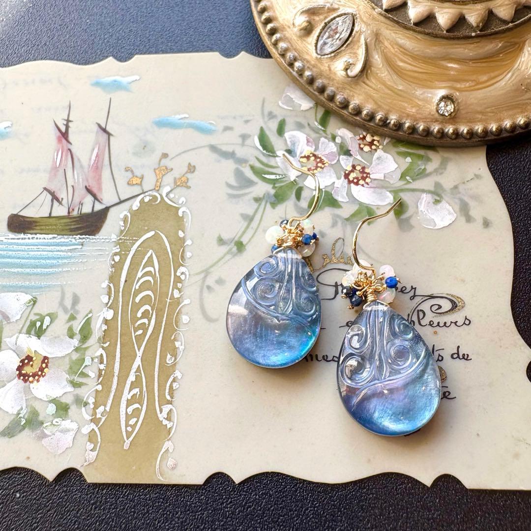 ブラックオニキス&MOP＆水晶スクロールカービング＊ピアスorイヤリング