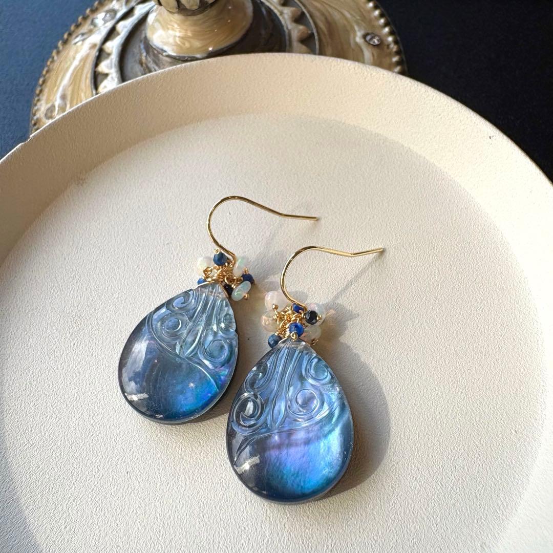 ブラックオニキス&MOP＆水晶スクロールカービング＊ピアスorイヤリング