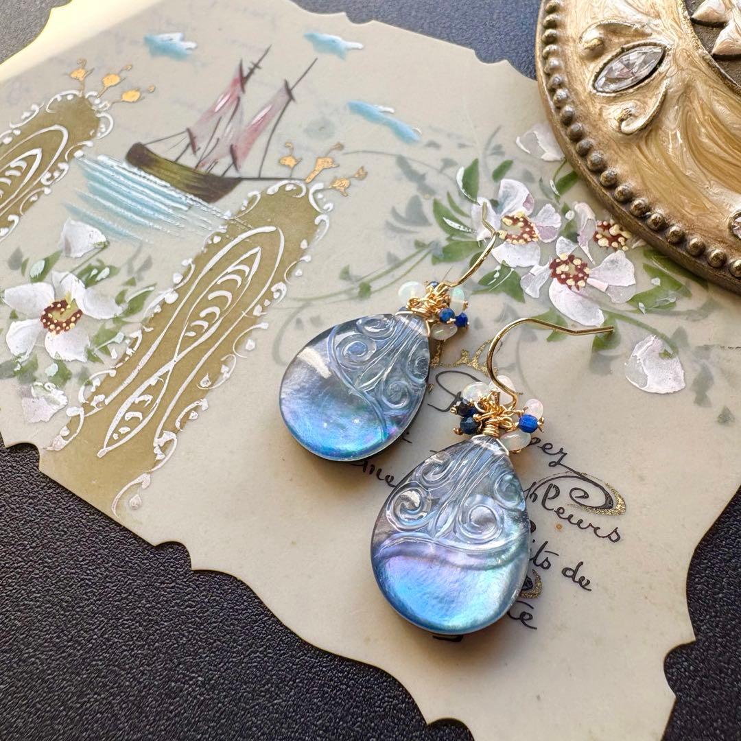 ブラックオニキス&MOP＆水晶スクロールカービング＊ピアスorイヤリング