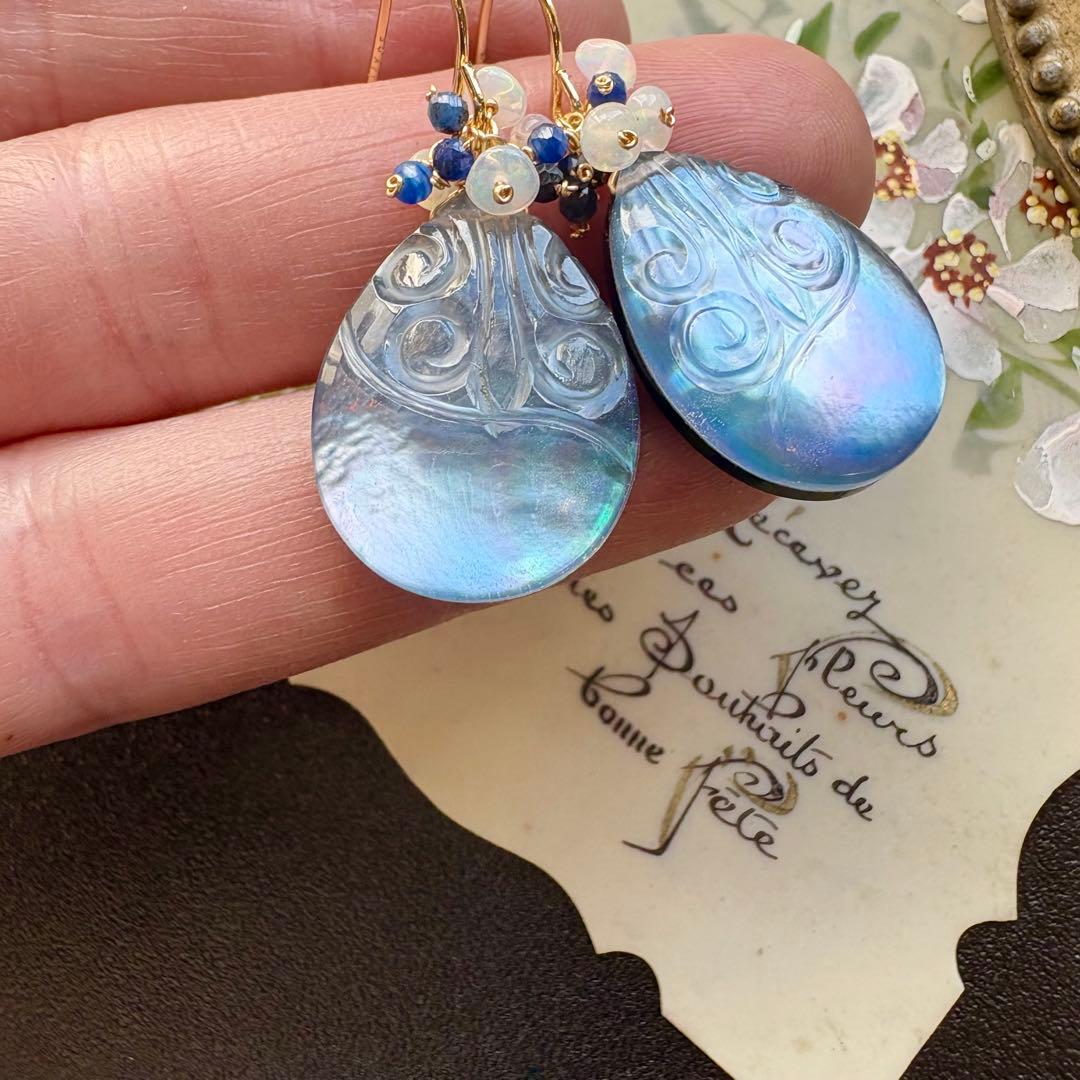 ブラックオニキス&MOP＆水晶スクロールカービング＊ピアスorイヤリング