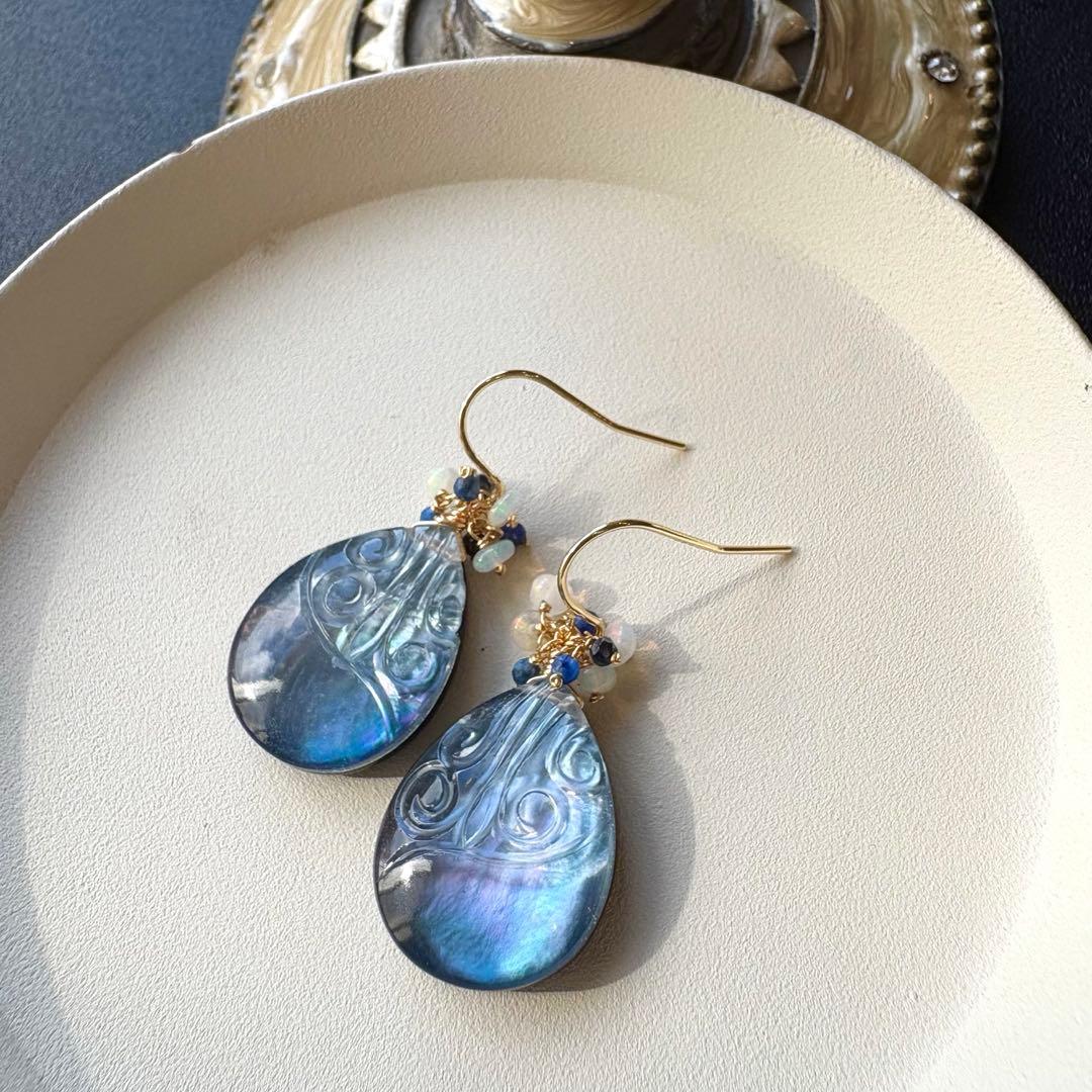 ブラックオニキス&MOP＆水晶スクロールカービング＊ピアスorイヤリング