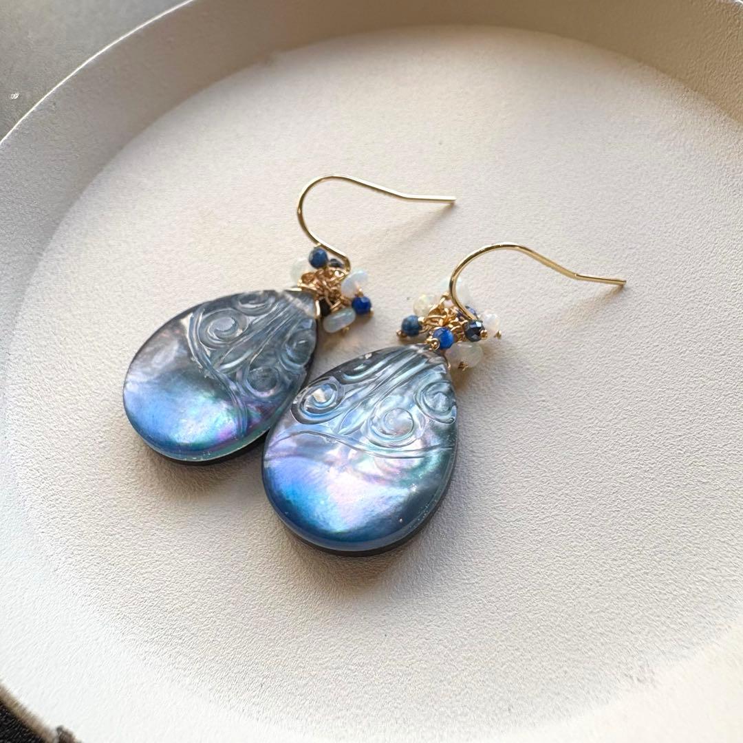 ブラックオニキス&MOP＆水晶スクロールカービング＊ピアスorイヤリング