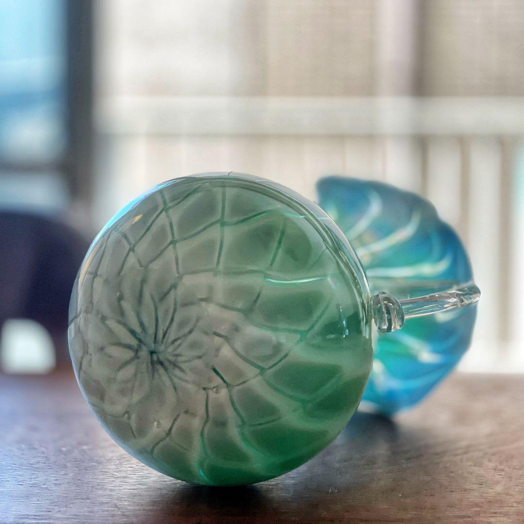 〈ヴィンテージ〉オーロラを纏うエメラルドグリーンのフラワーベース