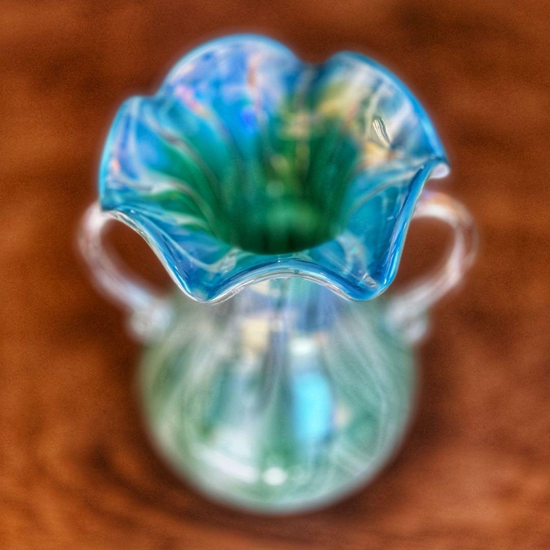 〈ヴィンテージ〉オーロラを纏うエメラルドグリーンのフラワーベース