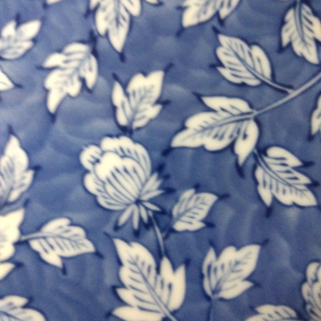 橘吉の青い花柄の陶磁器皿