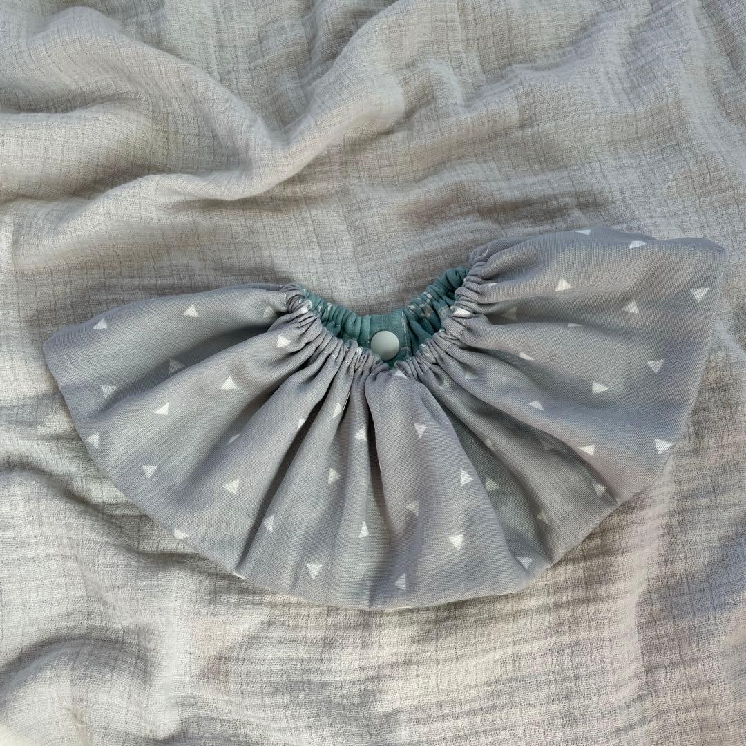 ★ミント刺繍×三角グレー★ リバーシブル　スタイ