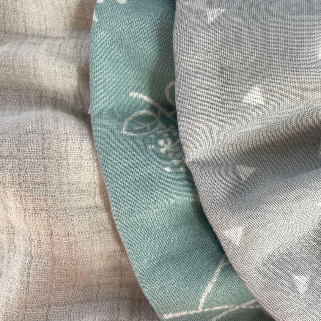 ★ミント刺繍×三角グレー★ リバーシブル　スタイ