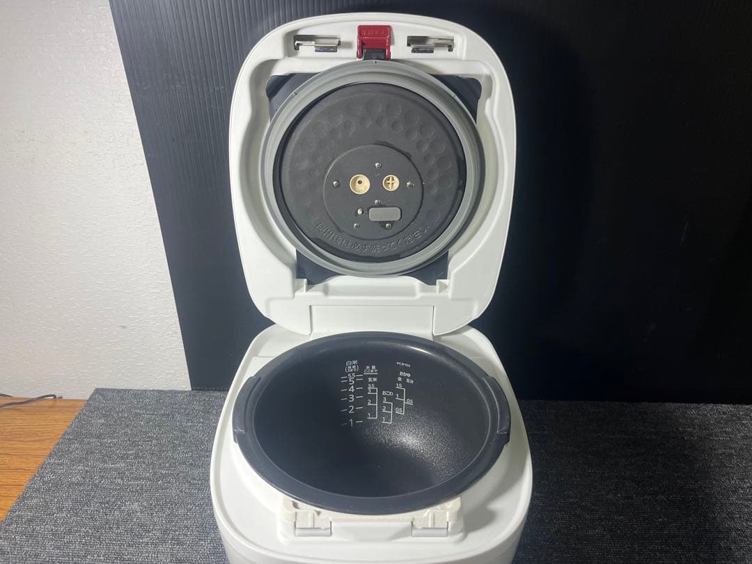 タイガー 圧力IH炊飯ジャー　5.5合炊き　JPC-B102 18年製