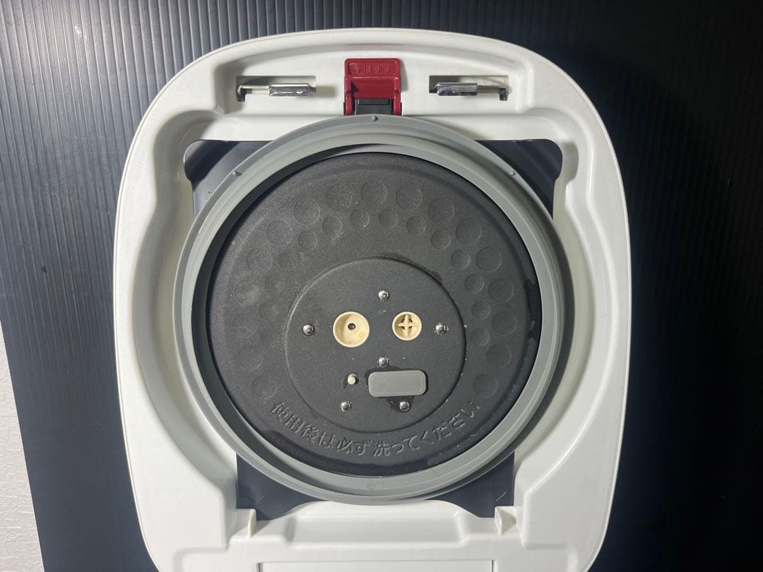 タイガー 圧力IH炊飯ジャー　5.5合炊き　JPC-B102 18年製