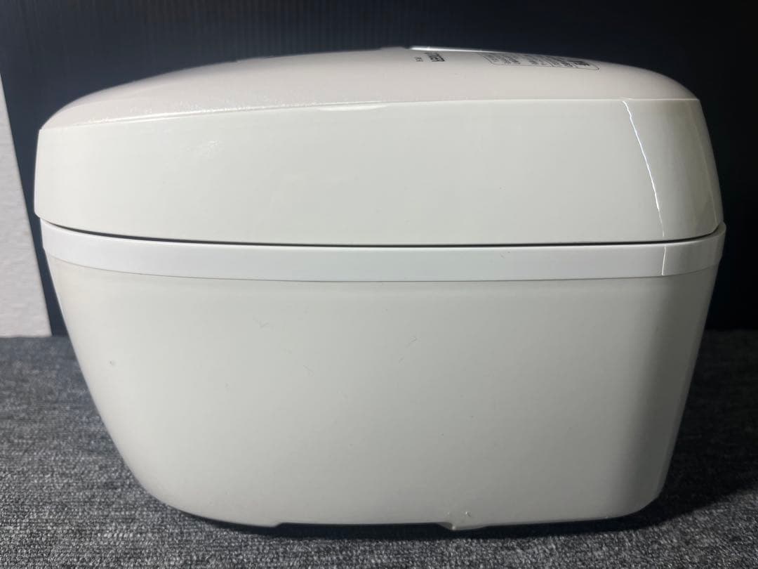 タイガー 圧力IH炊飯ジャー　5.5合炊き　JPC-B102 18年製
