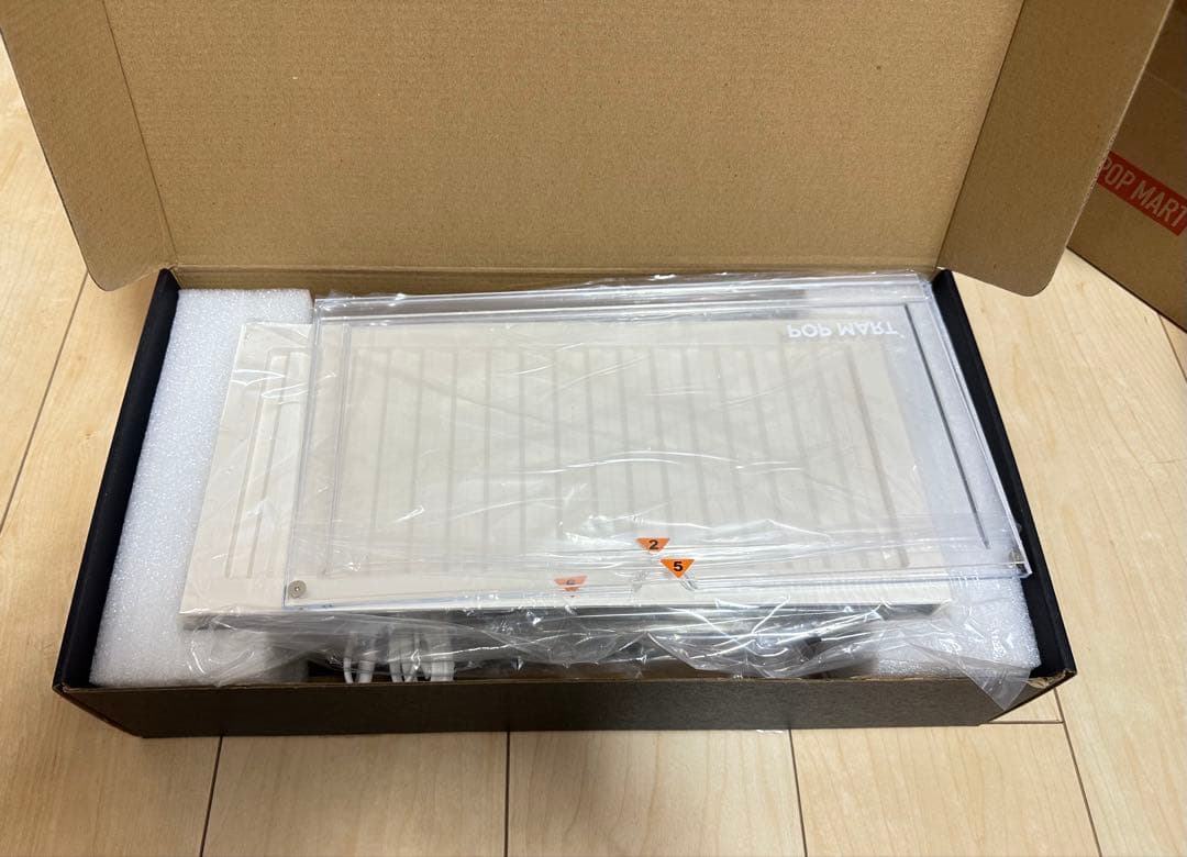 POP MART 照明付きディスプレイケース　コンテナ