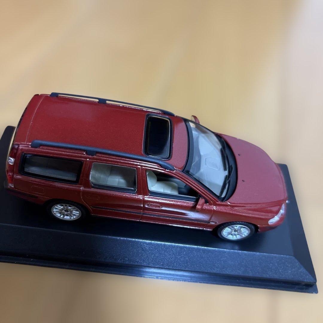 1/43 VOLVO V70 MINICHAMPS ミニカー ボルボ