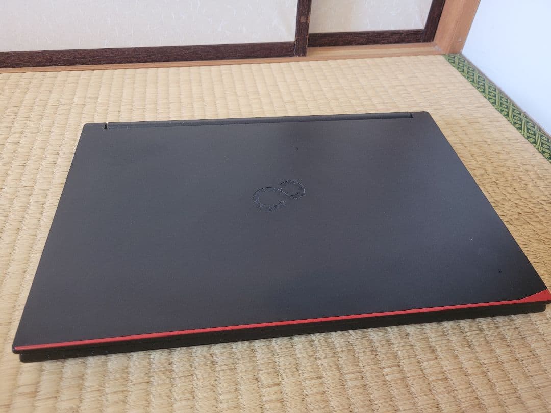 Fujitsu Lifebook 15.6インチ ブラック