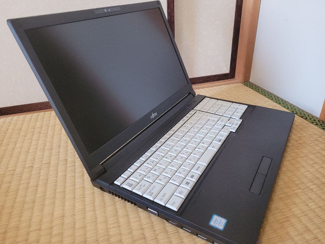 Fujitsu Lifebook 15.6インチ ブラック