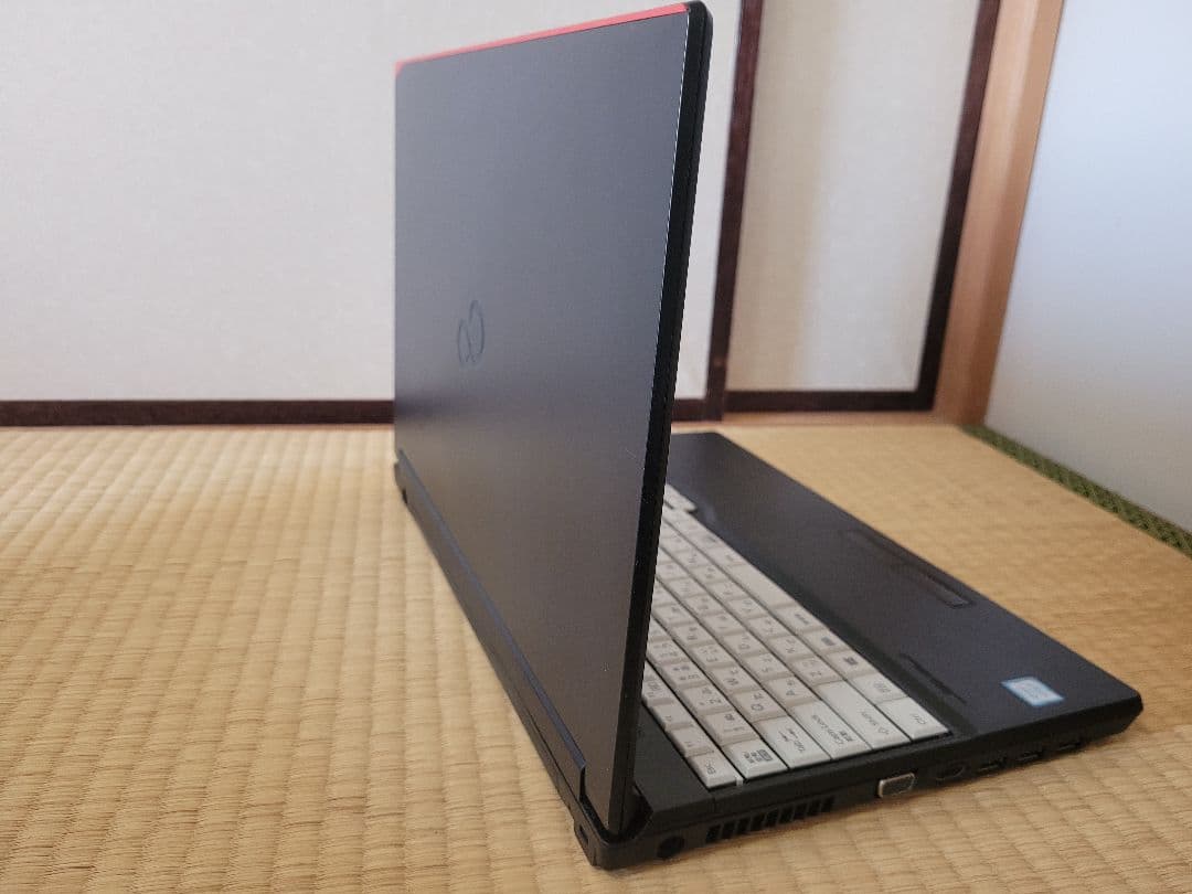 Fujitsu Lifebook 15.6インチ ブラック
