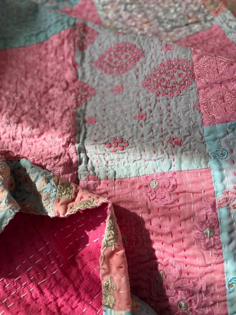 ラリーキルト　インド刺繍　カンタキルト　ヴィンテージ　パッチワーク　マルチカバー