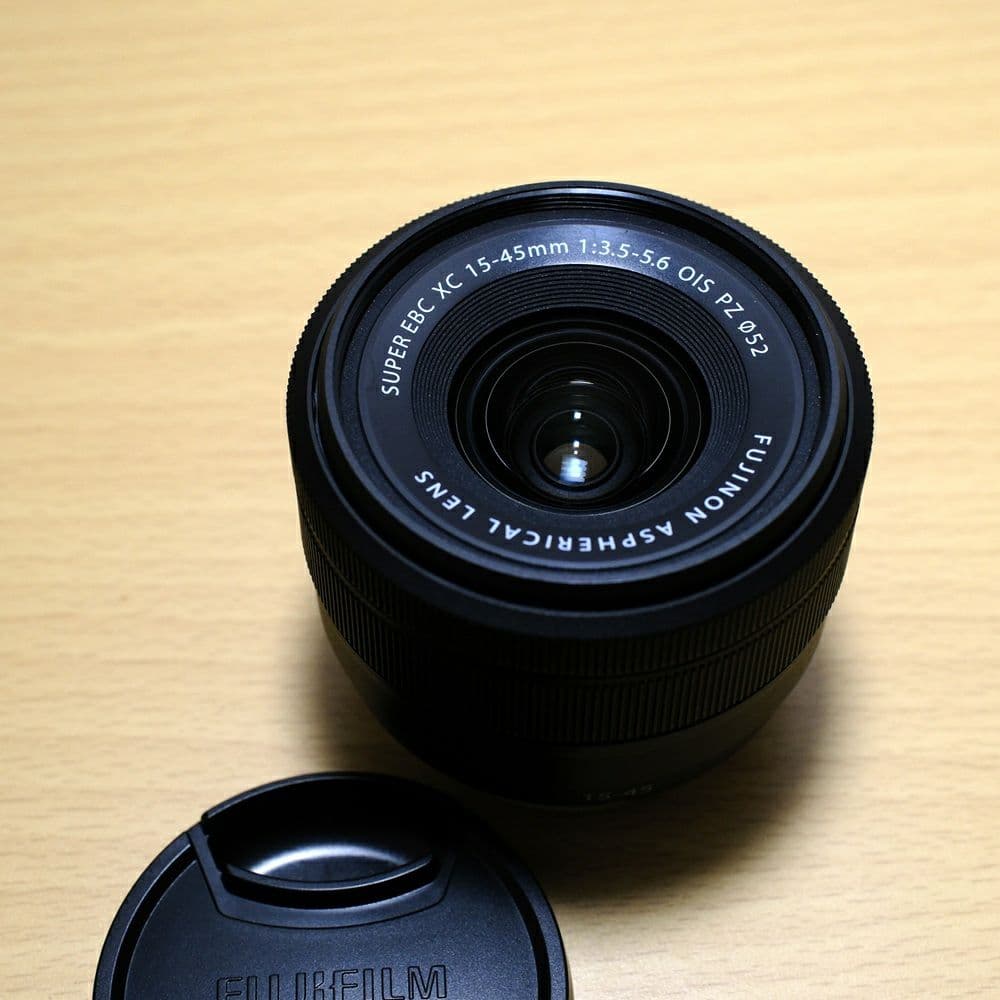 FUJIFILM X-T1本体と15-45mmレンズ、付属品
