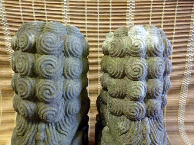 時代　石像　狛犬　一対　石彫　彫刻　縁起物　骨董　1尺　苔