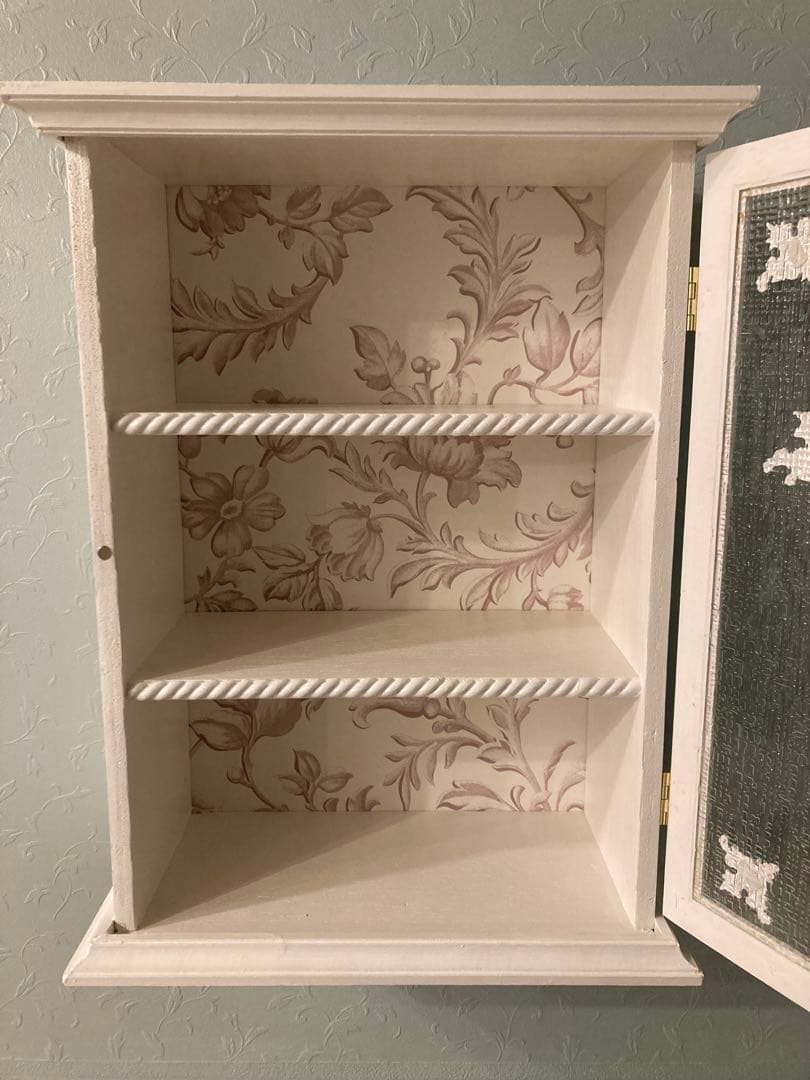 ホワイト木製キャビネット　ガラス棚DIYハンドメイド シェルフ ローラアシュレイ