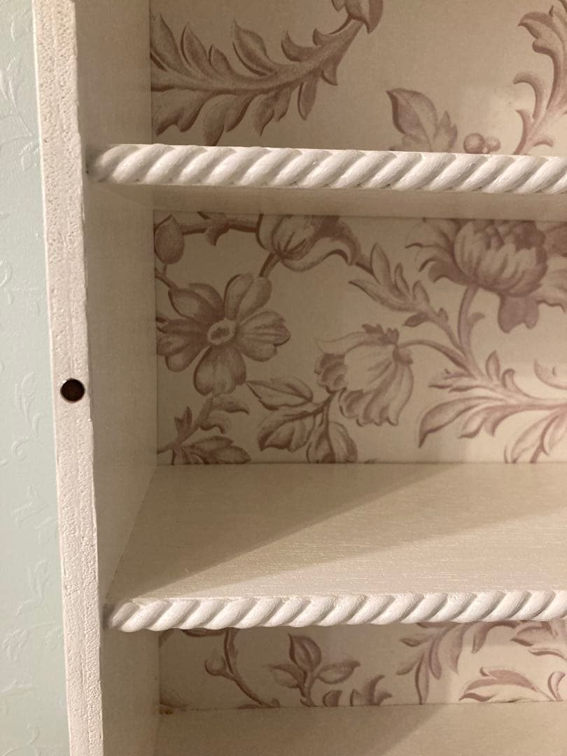 ホワイト木製キャビネット　ガラス棚DIYハンドメイド シェルフ ローラアシュレイ