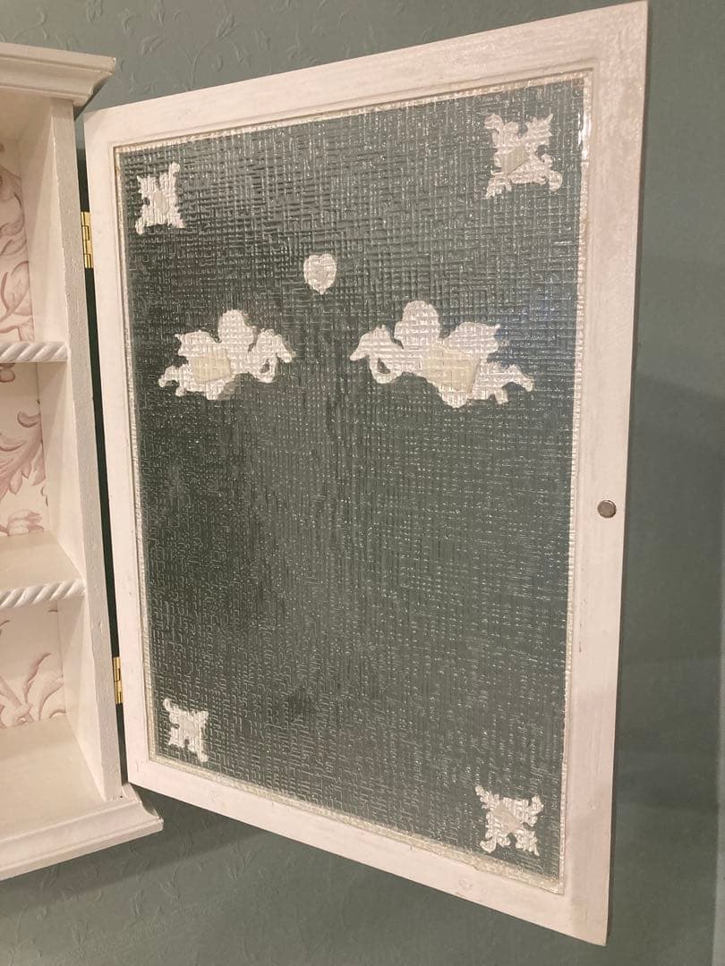 ホワイト木製キャビネット　ガラス棚DIYハンドメイド シェルフ ローラアシュレイ