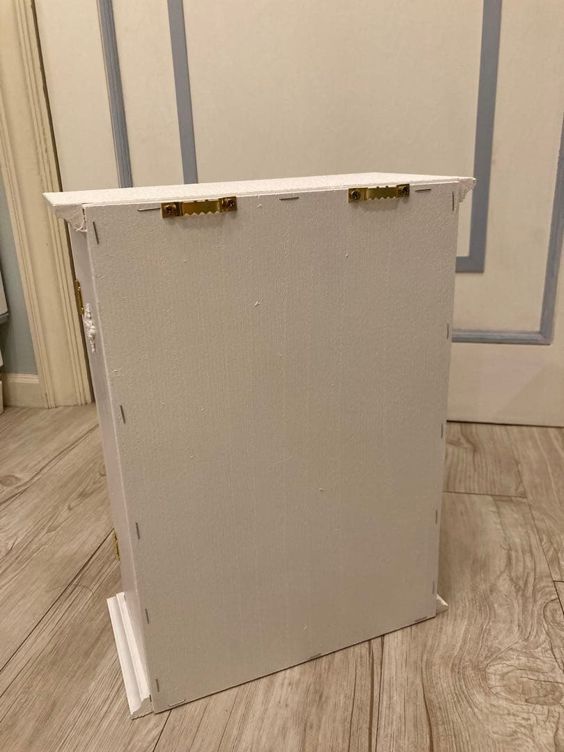 ホワイト木製キャビネット　ガラス棚DIYハンドメイド シェルフ ローラアシュレイ