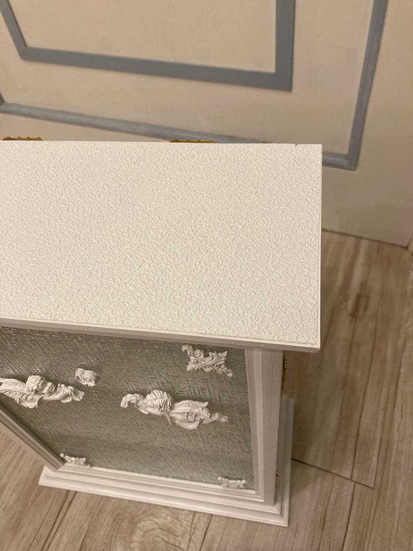 ホワイト木製キャビネット　ガラス棚DIYハンドメイド シェルフ ローラアシュレイ